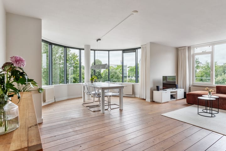 Photo 24 of Aartsbisschop Romerostraat 161