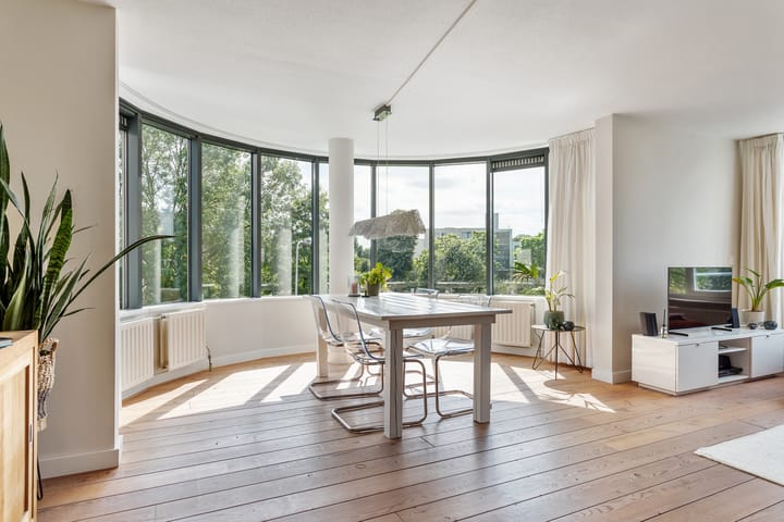 Photo 26 of Aartsbisschop Romerostraat 161