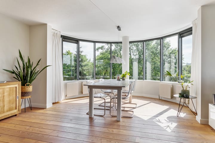 Photo 27 of Aartsbisschop Romerostraat 161