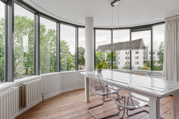 Photo 30 of Aartsbisschop Romerostraat 161