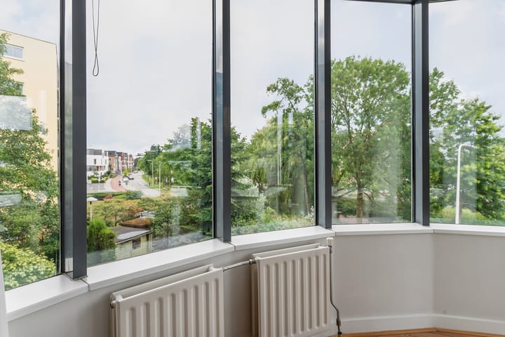 Photo 31 of Aartsbisschop Romerostraat 161