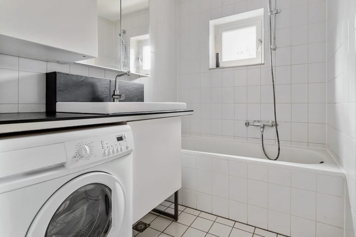 Photo 41 of Aartsbisschop Romerostraat 161