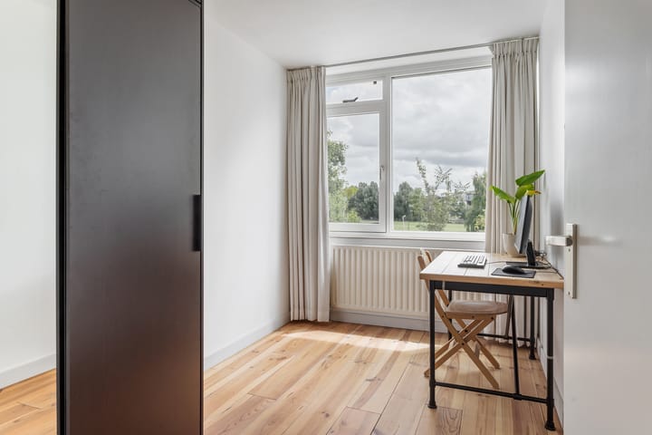 Photo 44 of Aartsbisschop Romerostraat 161