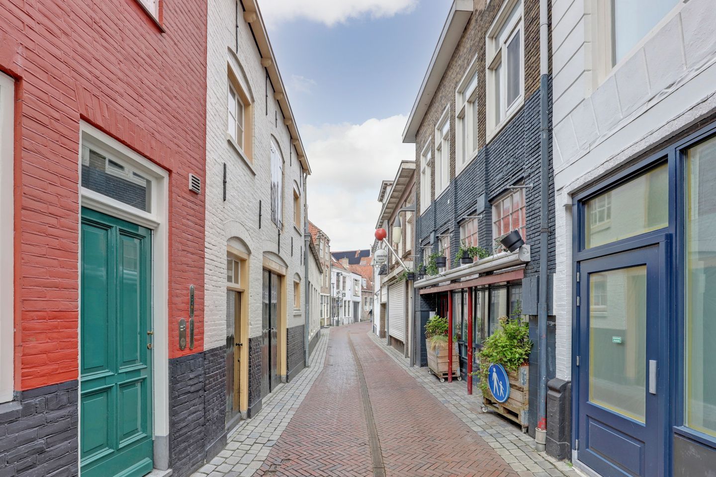 View photo 2 of Sint Jacobstraat 44