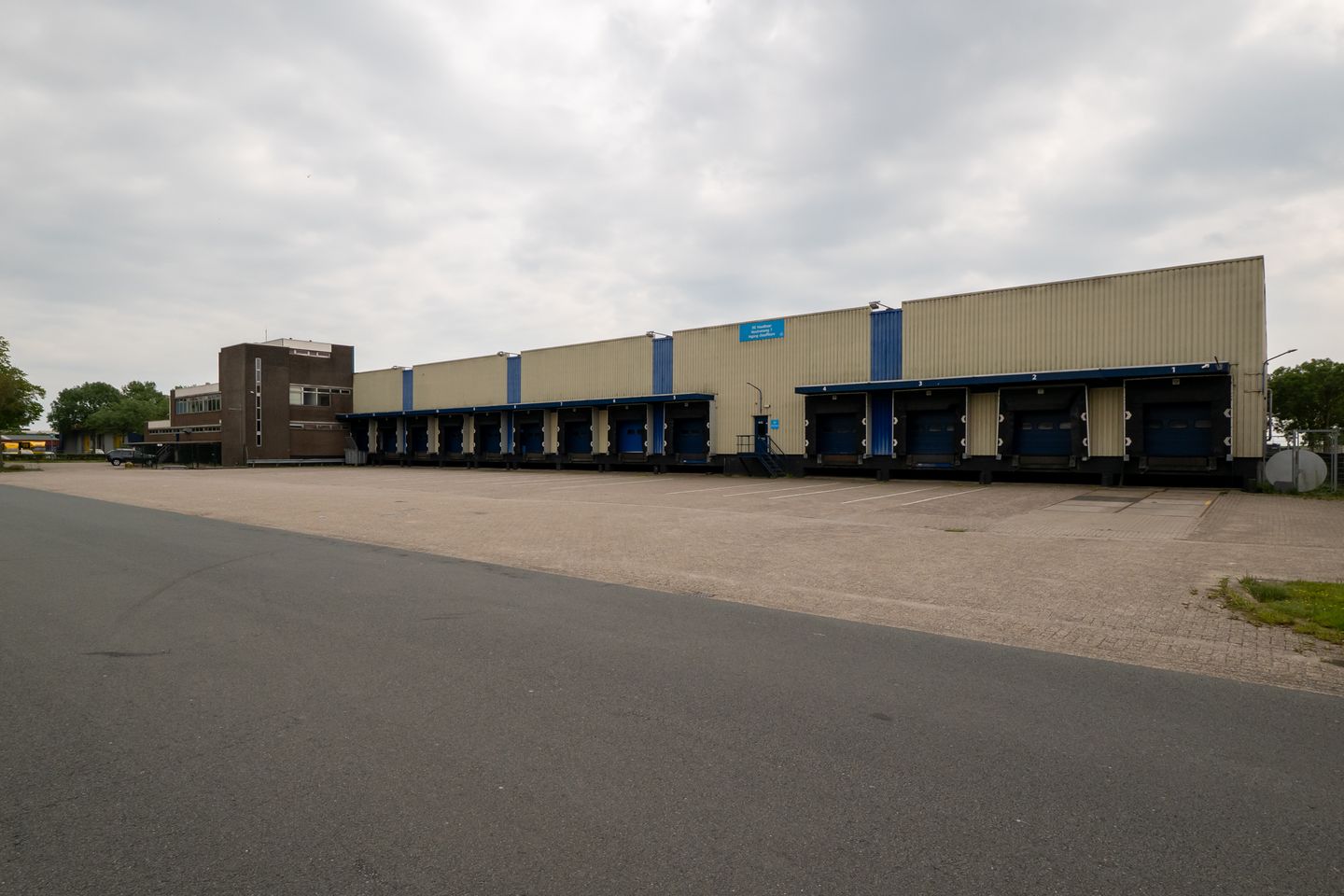 View photo 4 of Neutronweg 7