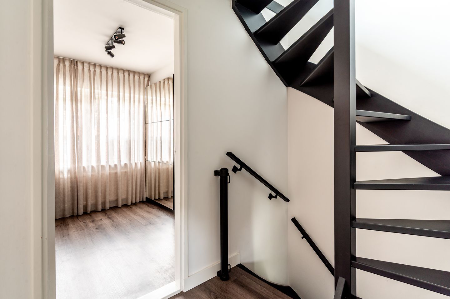 Foto 20 van Middenlaan 35