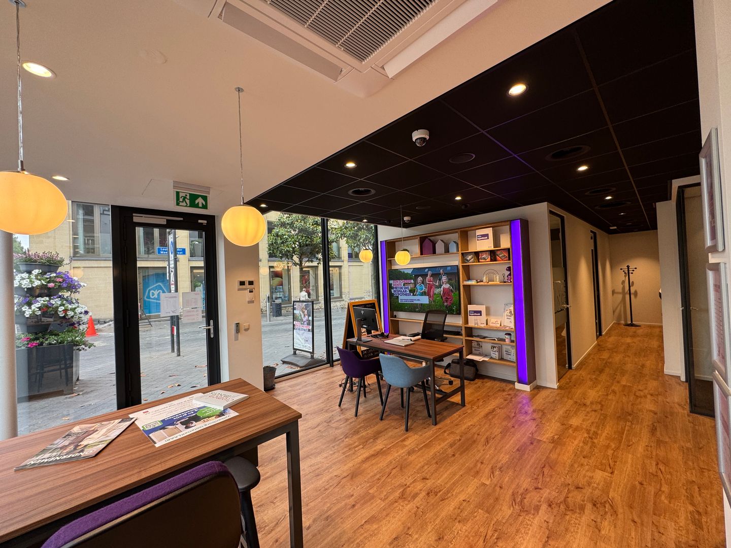 View photo 3 of Louis van der Maesenstraat 17