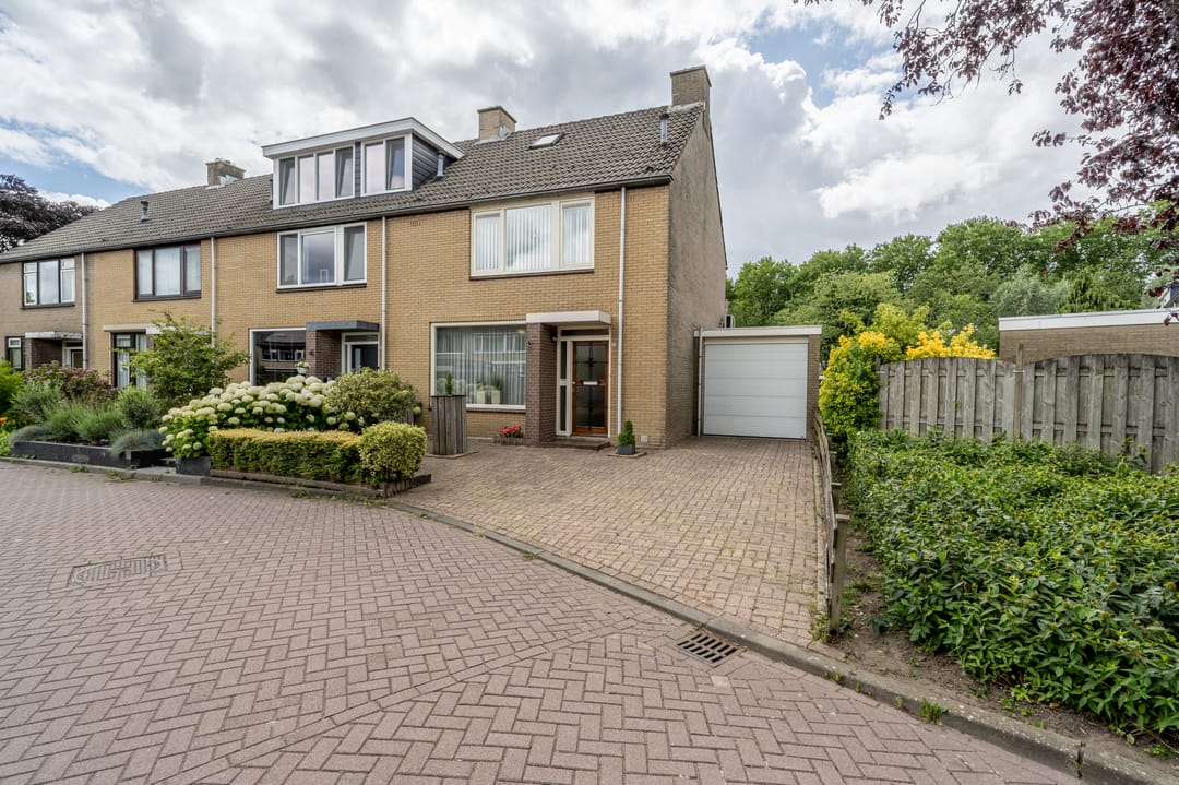 Photo 1 of Heyne van Althenastraat 28