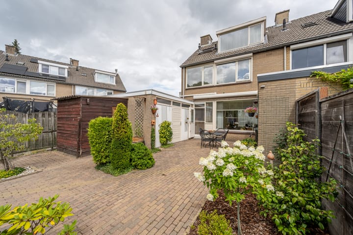 Photo 2 of Heyne van Althenastraat 28