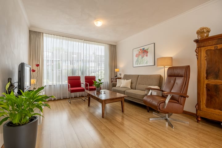 Photo 3 of Heyne van Althenastraat 28