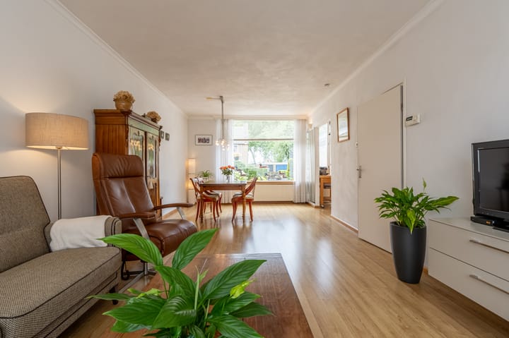 Photo 5 of Heyne van Althenastraat 28