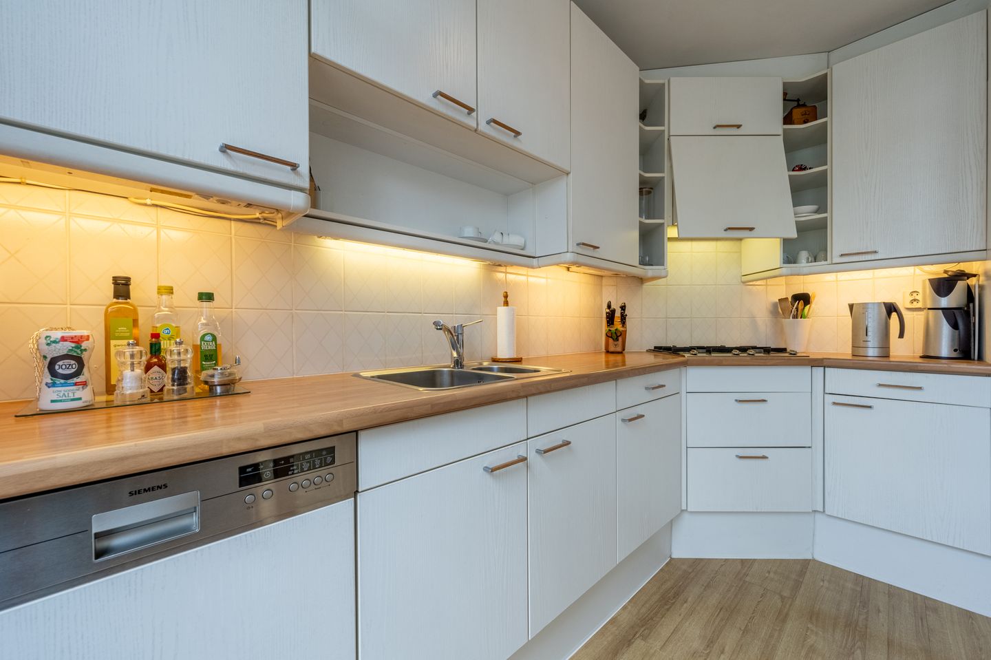 Photo 10 of Heyne van Althenastraat 28