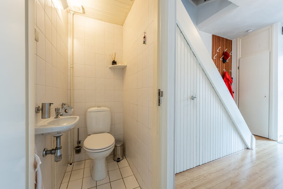 Photo 11 of Heyne van Althenastraat 28