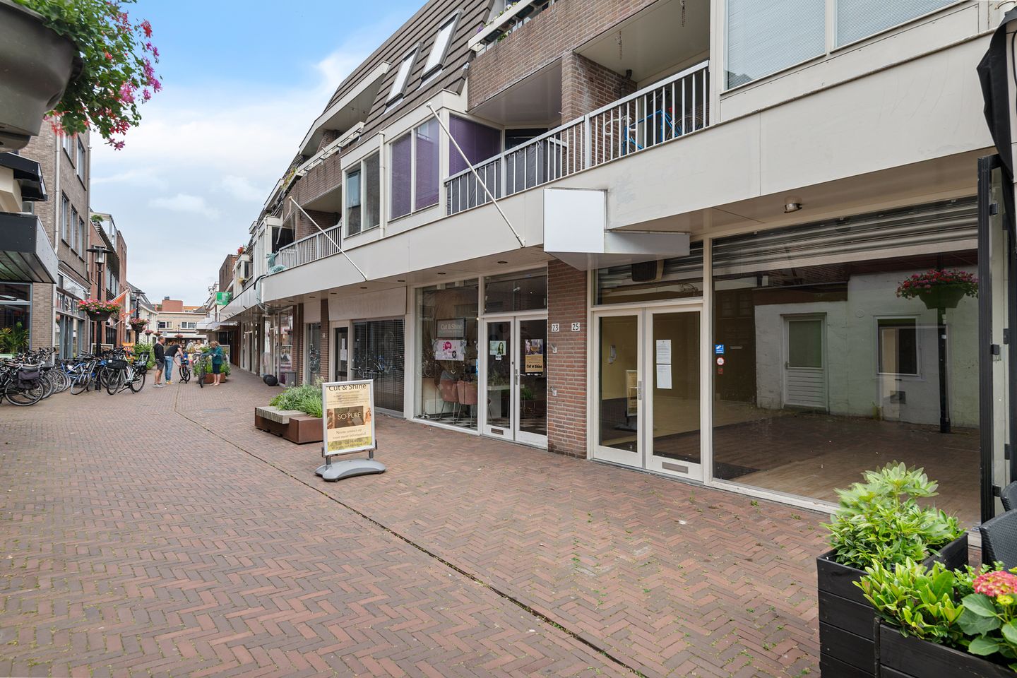 View photo 2 of Meerstraat 25