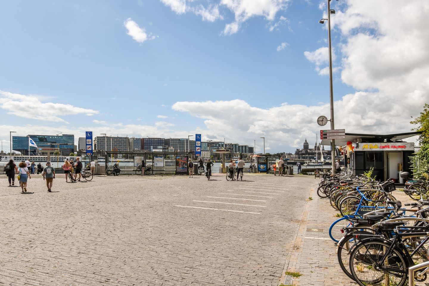 Foto 29 van Sperwerlaan 19-2