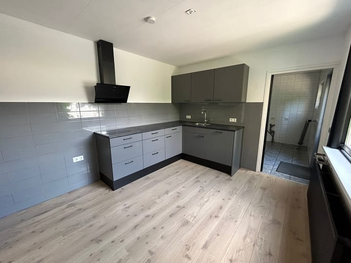 Photo 6 of Noorder Sluisstraat 29