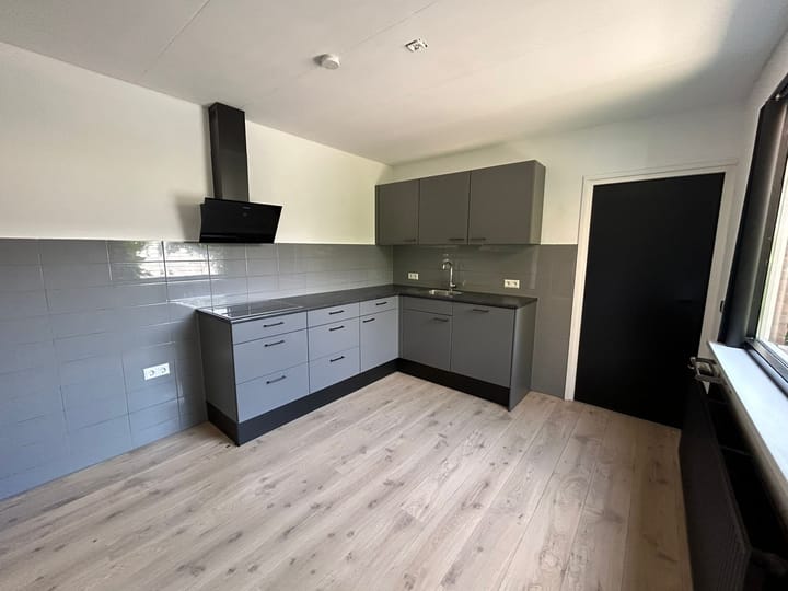 Photo 7 of Noorder Sluisstraat 29