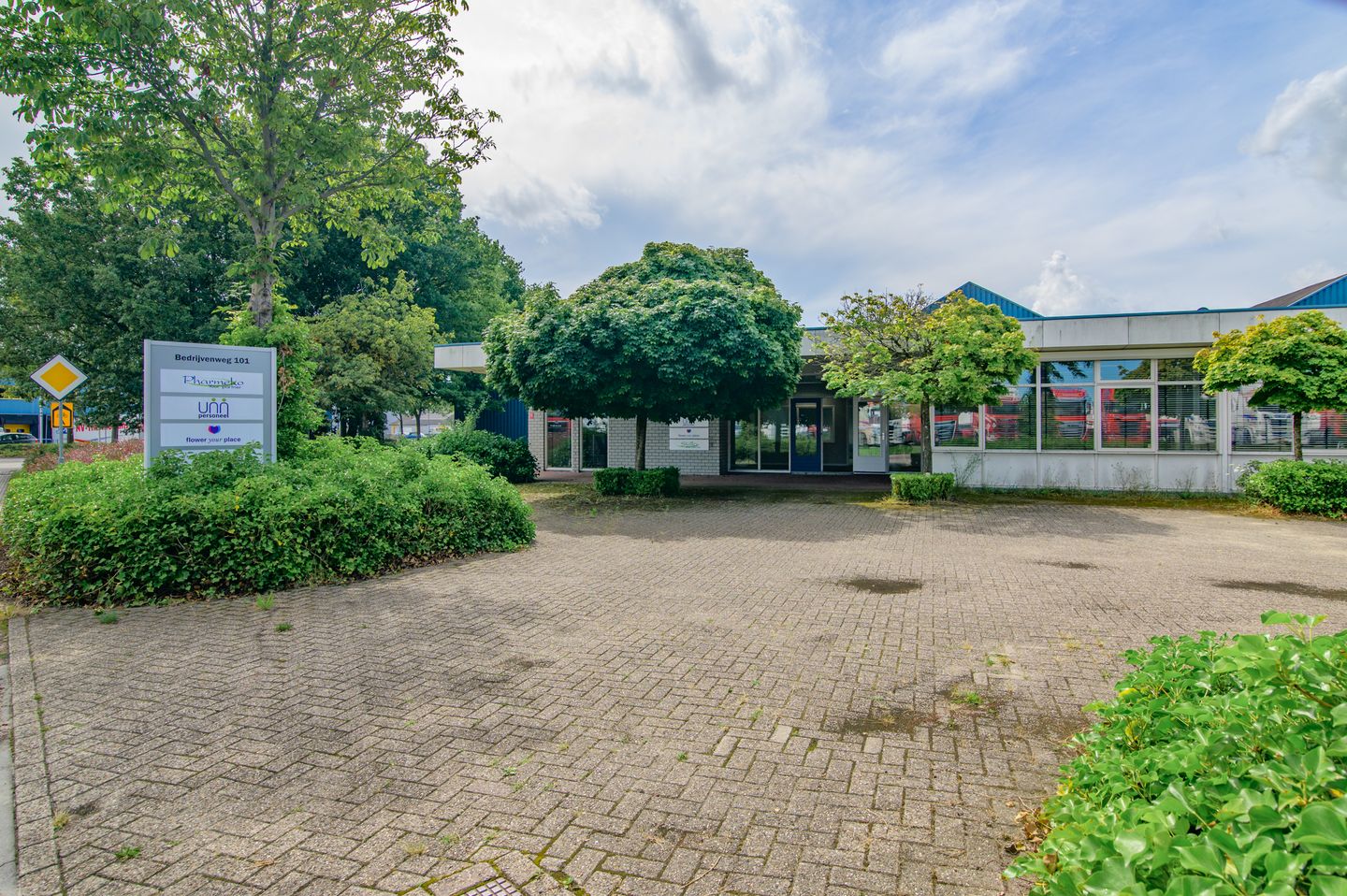 View photo 2 of Bedrijvenweg 101