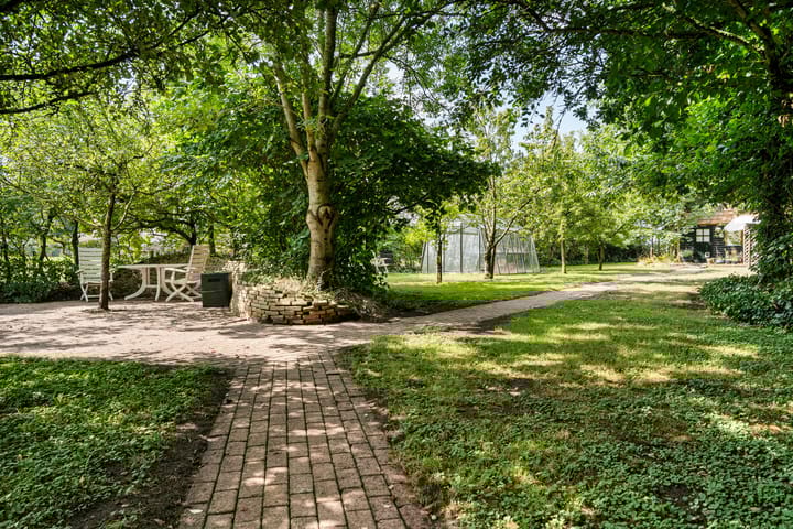 Photo 33 of 't Sou 44