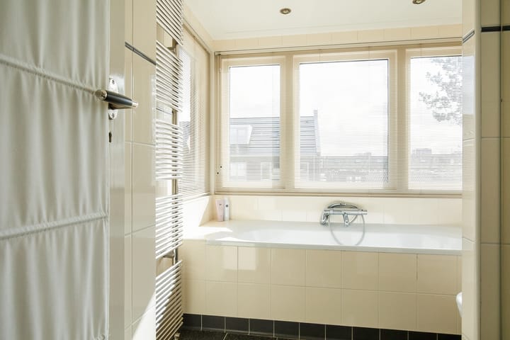 Photo 30 of Kennemerstraatweg 219