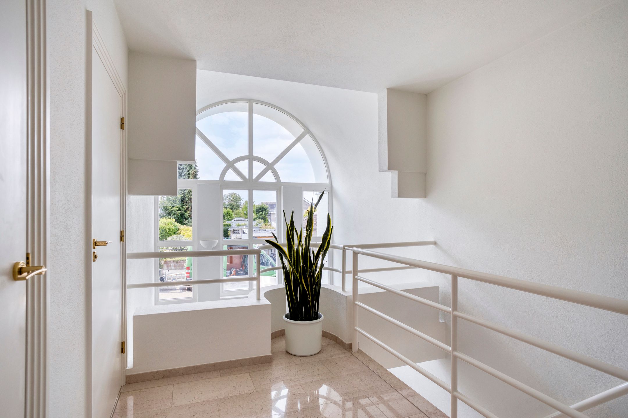 Photo 3 of Montjoiestraat 4