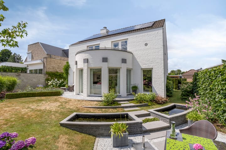 Photo 4 of Montjoiestraat 4