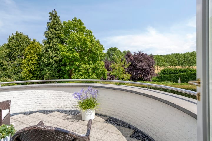 Photo 5 of Montjoiestraat 4