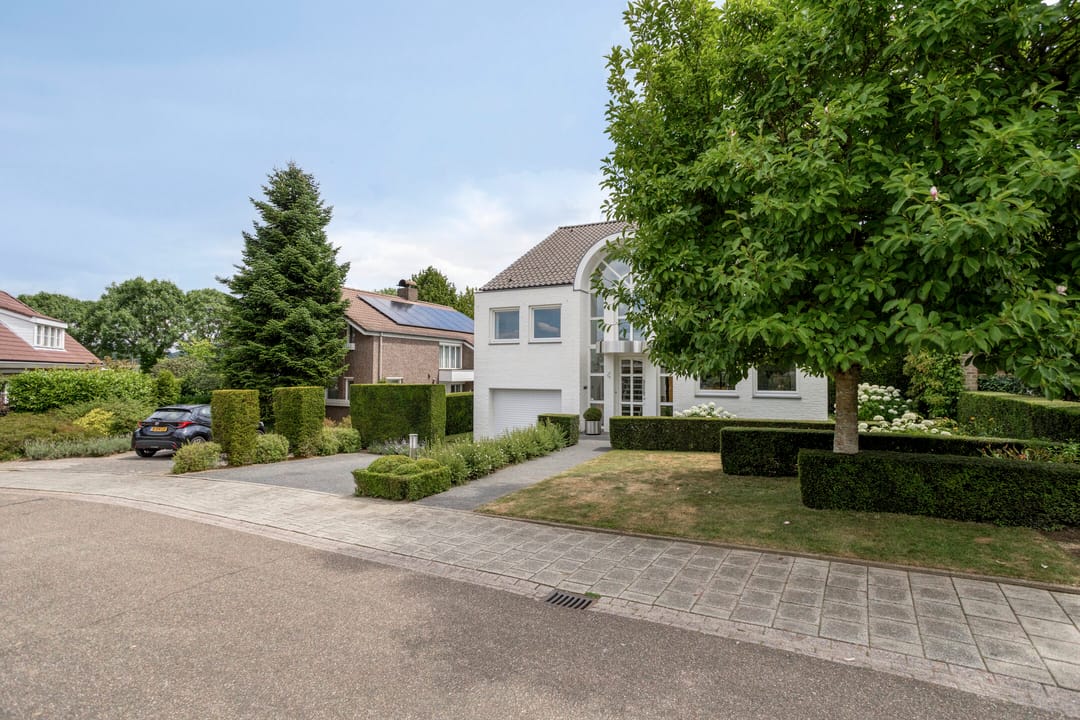 Photo 7 of Montjoiestraat 4