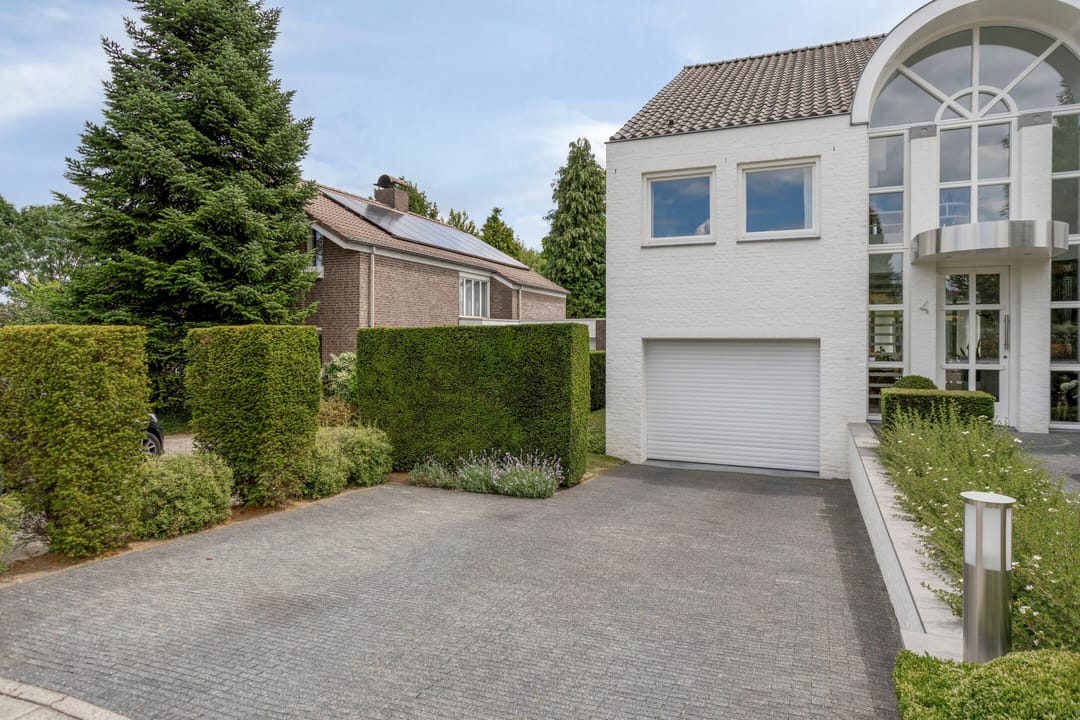 Photo 8 of Montjoiestraat 4