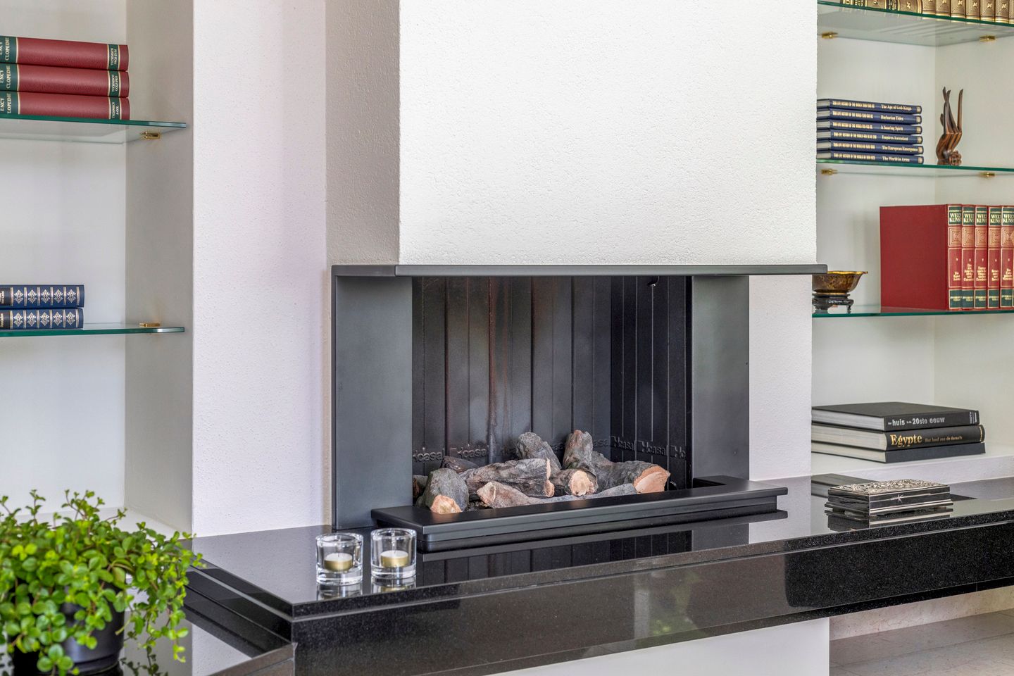 Photo 19 of Montjoiestraat 4