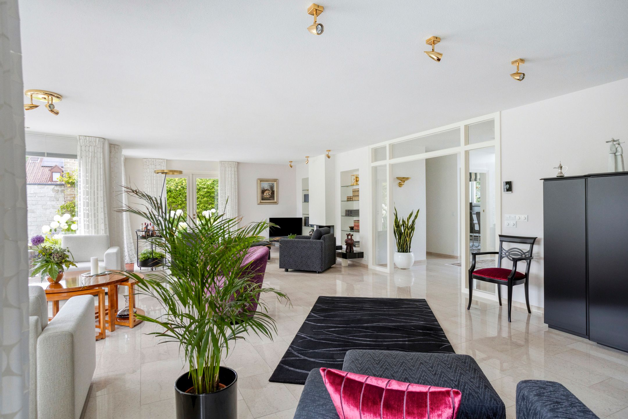 Photo 21 of Montjoiestraat 4