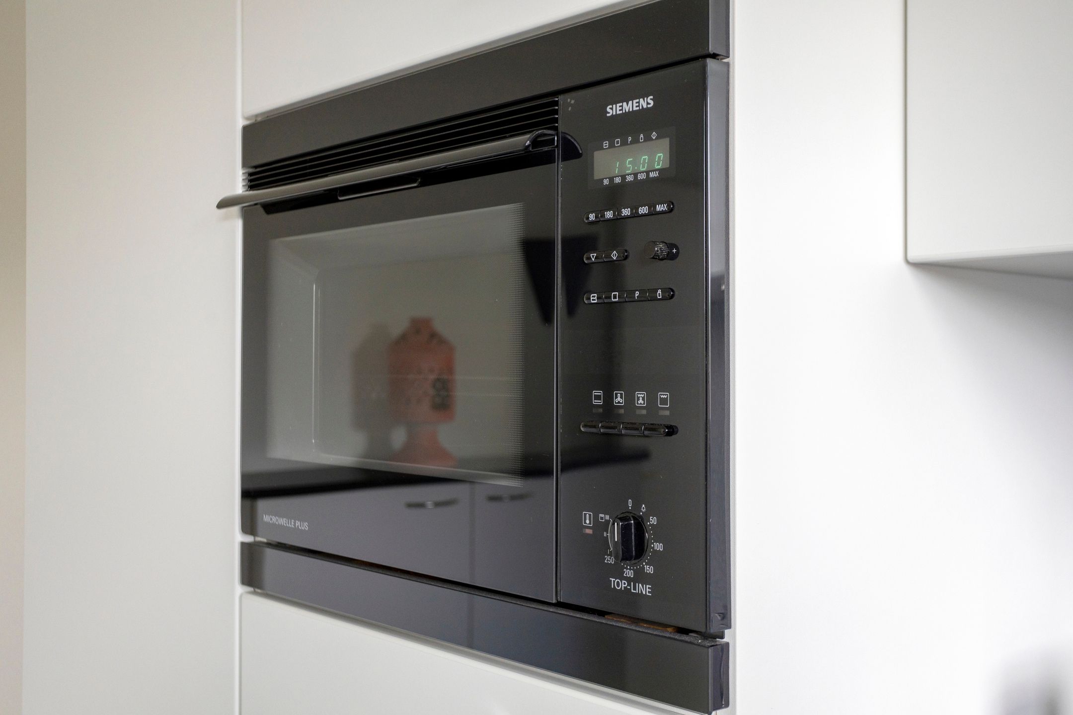 Photo 33 of Montjoiestraat 4