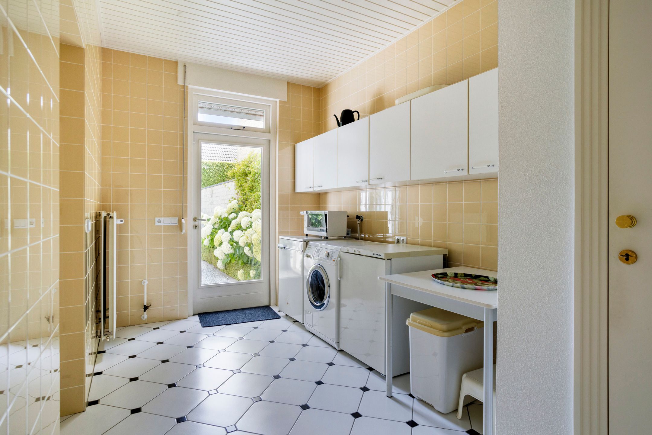 Photo 36 of Montjoiestraat 4