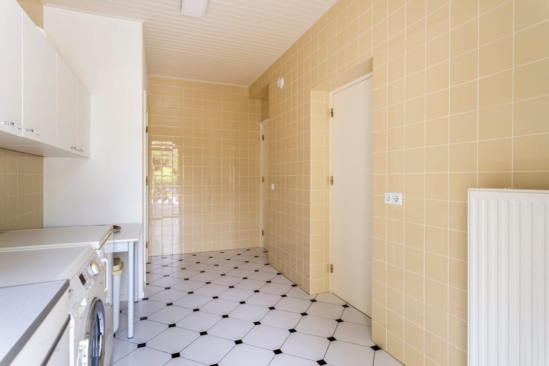 Photo 37 of Montjoiestraat 4