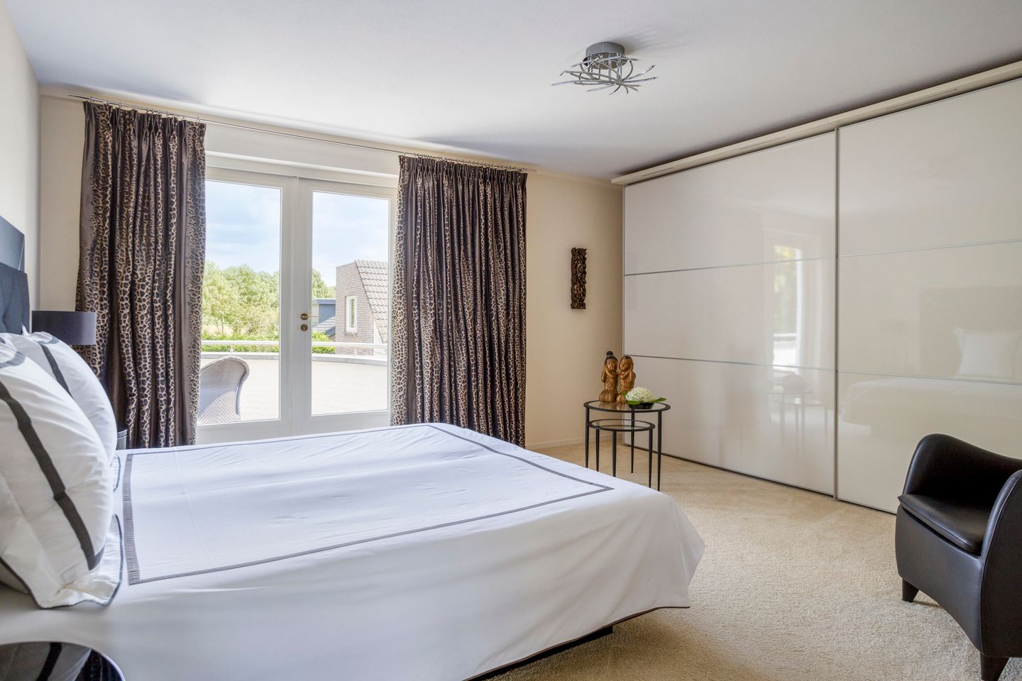 Photo 40 of Montjoiestraat 4