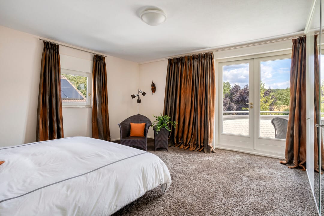 Photo 46 of Montjoiestraat 4