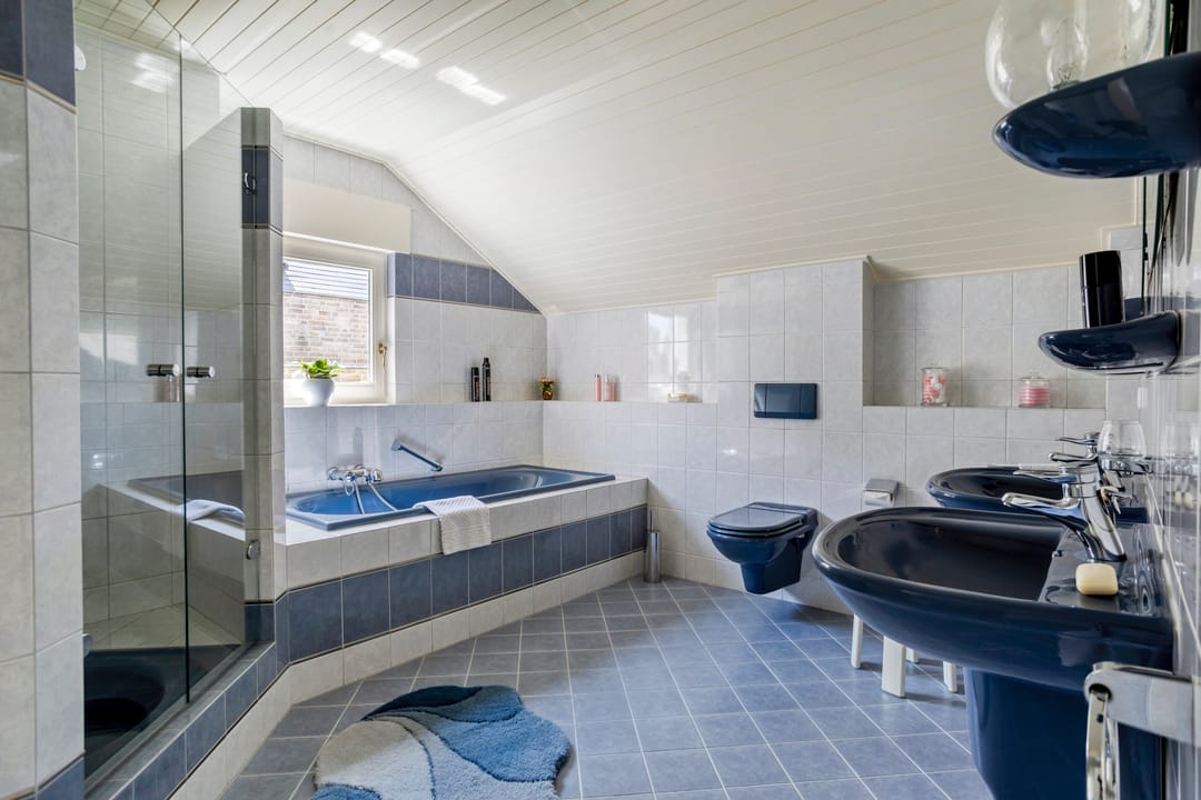 Photo 52 of Montjoiestraat 4