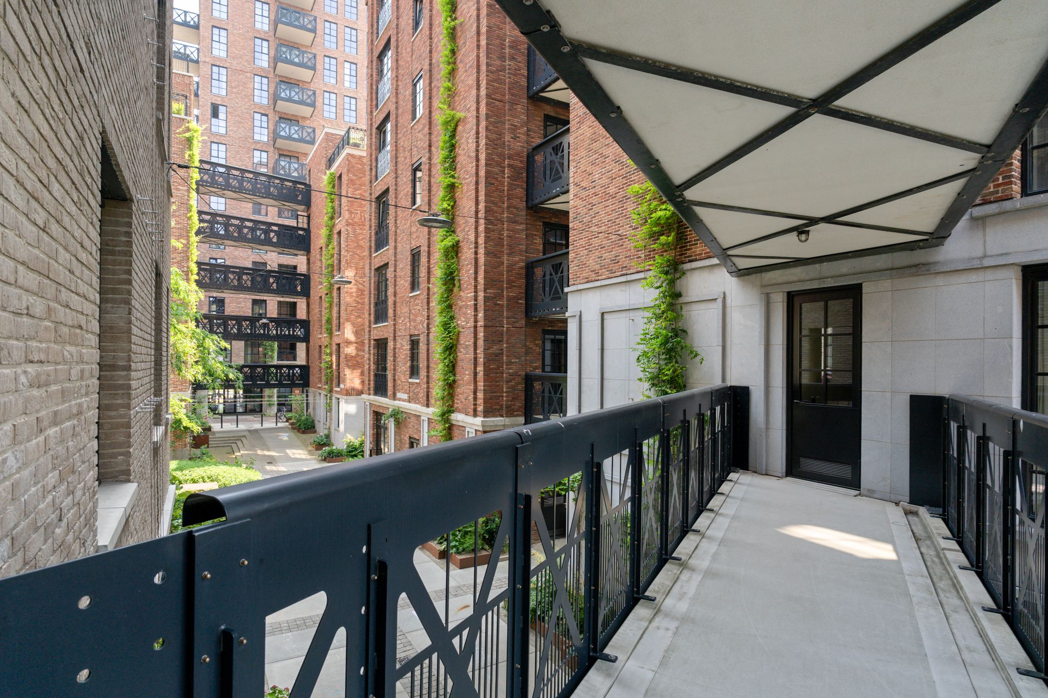 Foto 15 van Abraham Tuschinskistraat 57