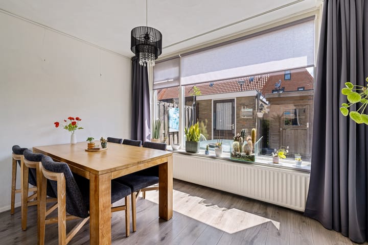 Foto 11 van Worp Tjaardastraat 63