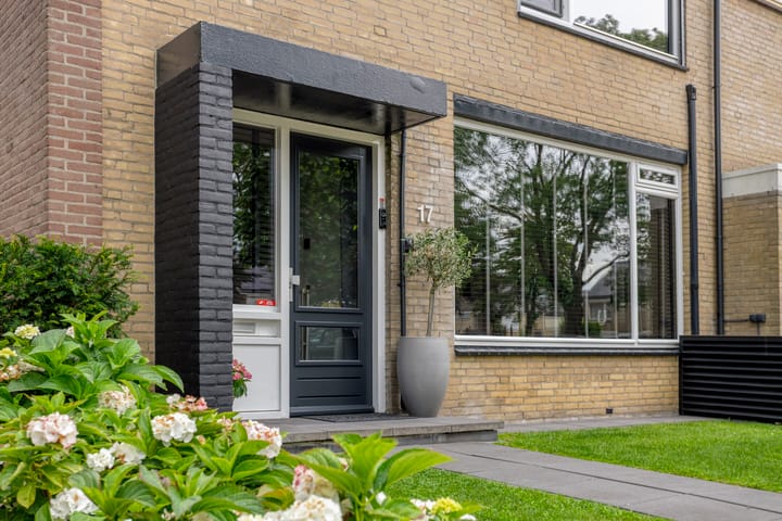 Photo 3 of Zwaluwstraat 17