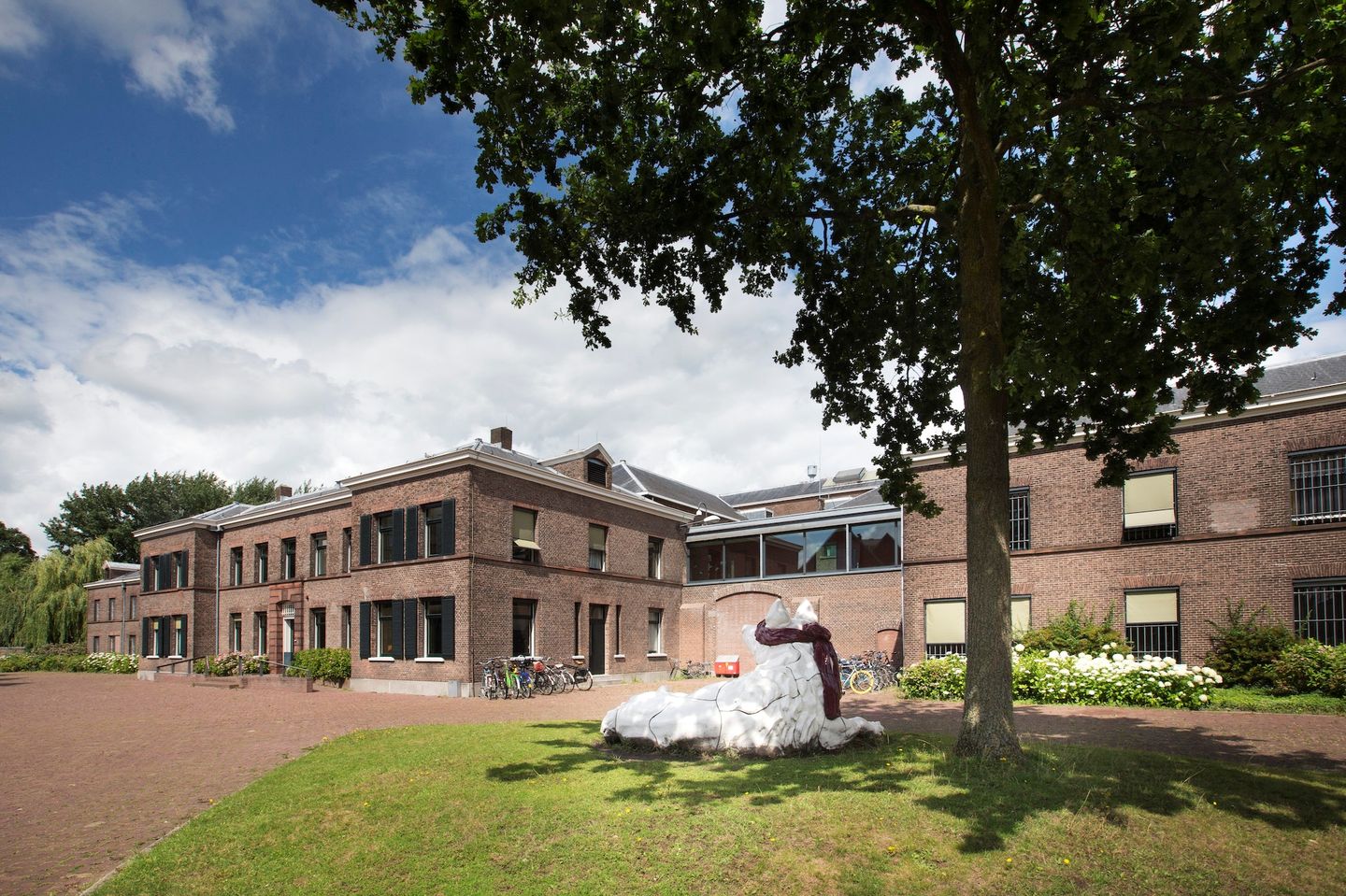 View photo 2 of Wolvenplein 25