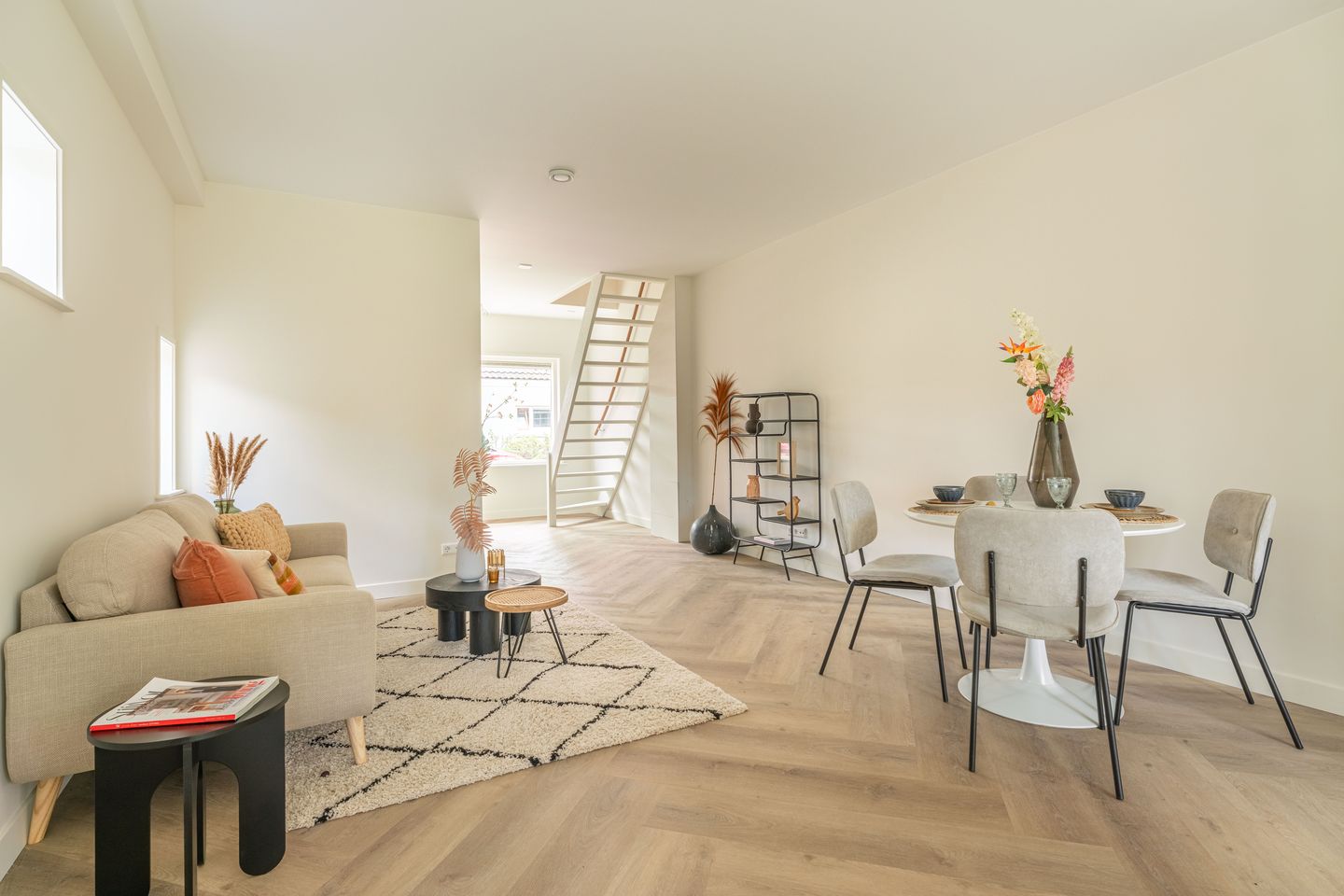 Photo 4 of Ter Haar Romenystraat 2