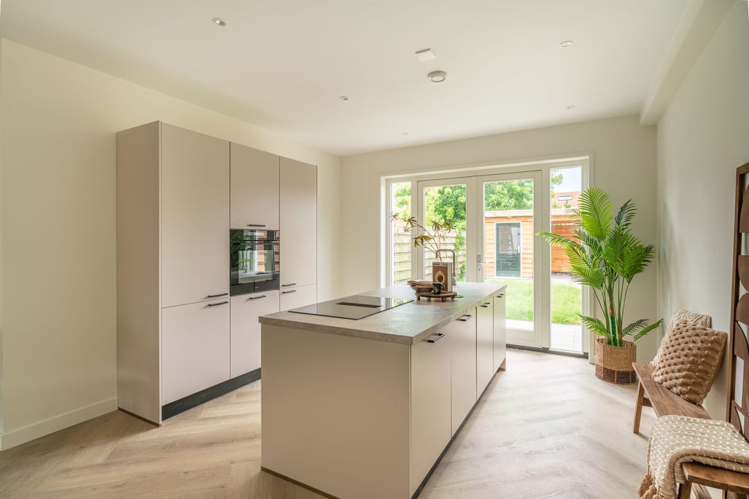 Photo 7 of Ter Haar Romenystraat 2