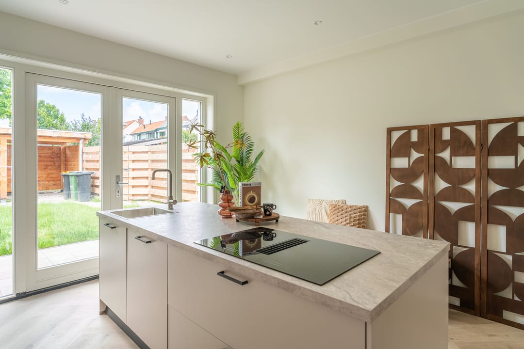 Photo 8 of Ter Haar Romenystraat 2