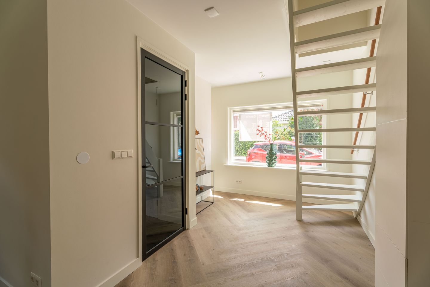 Photo 10 of Ter Haar Romenystraat 2