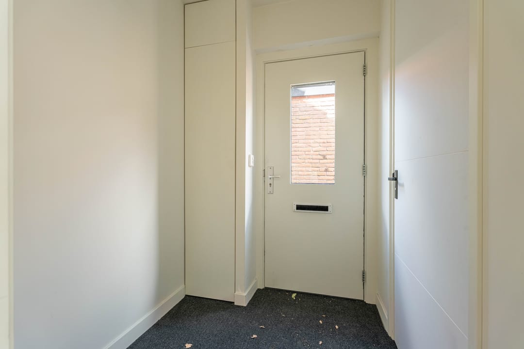 Photo 11 of Ter Haar Romenystraat 2