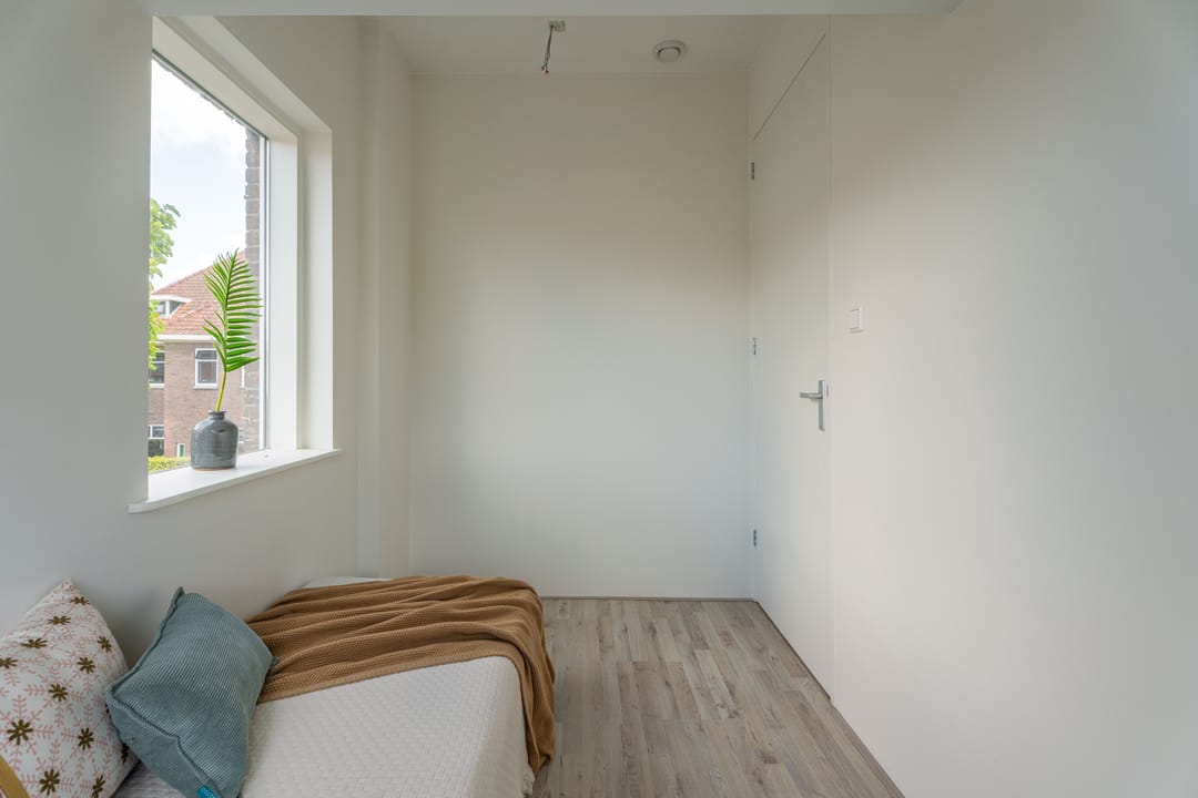 Photo 16 of Ter Haar Romenystraat 2