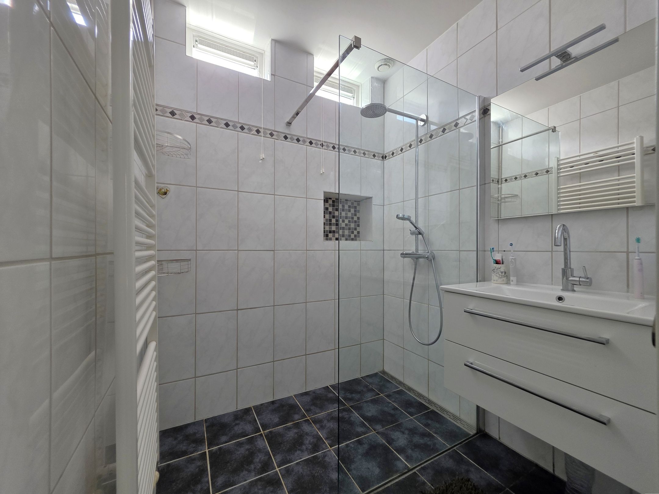 Foto 12 van Parallelweg 1-A