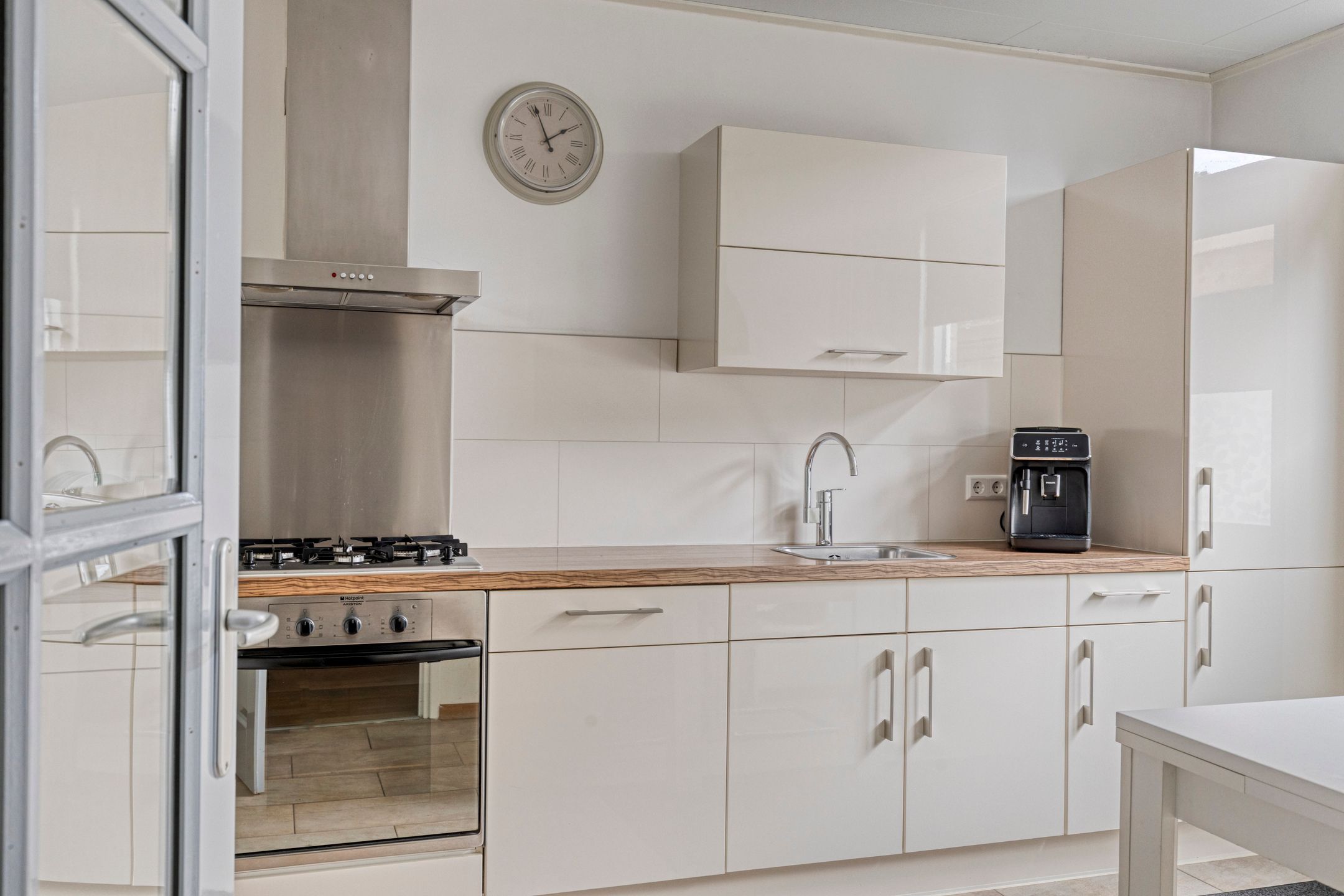 Foto 9 van Saturnus 40