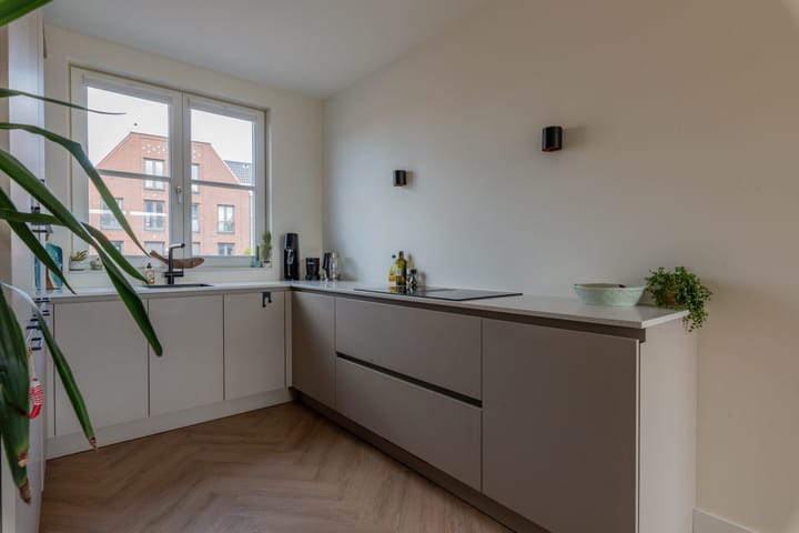 Foto 8 van Leeuwenburglaan 19